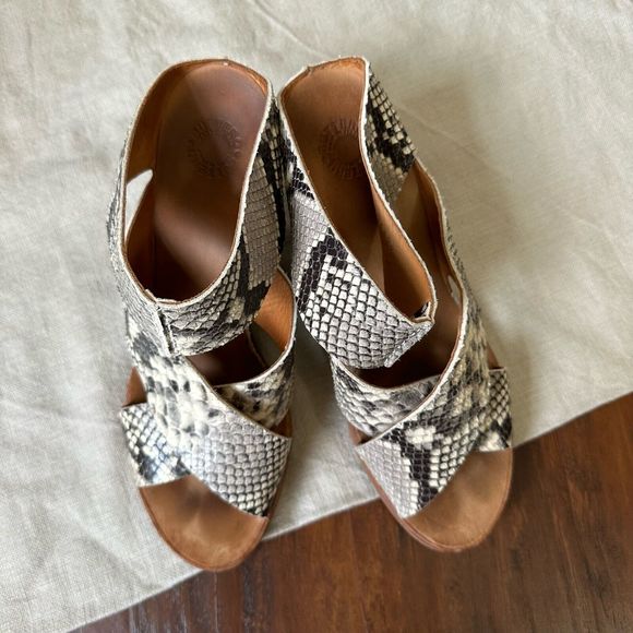 BUTTERO Slip On Open Toe Wedge Sandals in Leather Snakeskin - Picture 5 of 10